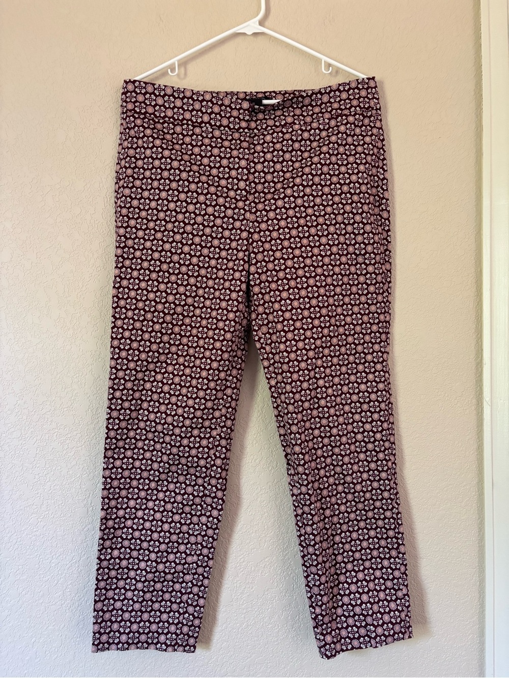 Zac & Rachel burgundy capri pants with white floral print size 12